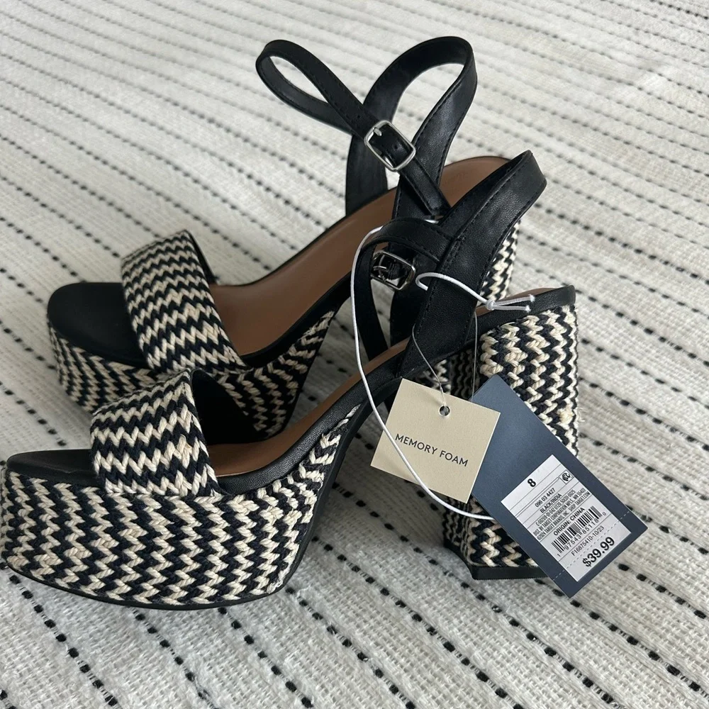 Black and White Platform Sandals - Picture 3 of 5